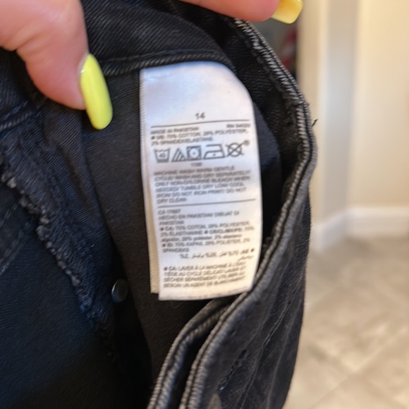 Old Navy skinny Mid-Rise jeans - Picture 6 of 6